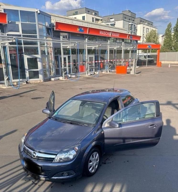 Second-hand Opel Astra 105 CP (77 kW) 2006 Albastru Hatchback