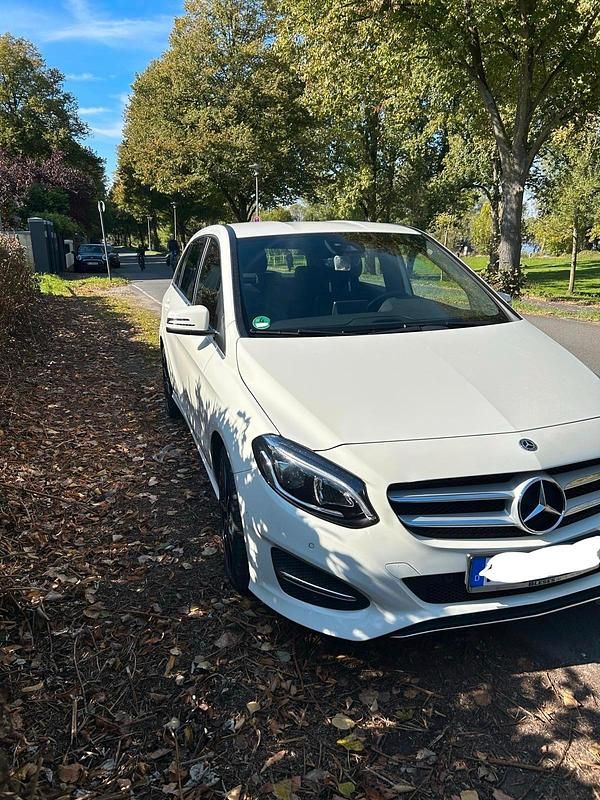 Gebraucht Mercedes B180 122 PS (89 kW) 2017 Weiß Van / Kleinbus