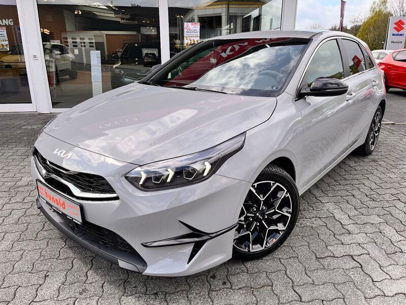 Weiß Neu 2025 Kia Ceed Kleinwagen | 24.950 € (Fairer Preis) - Bild 1/4