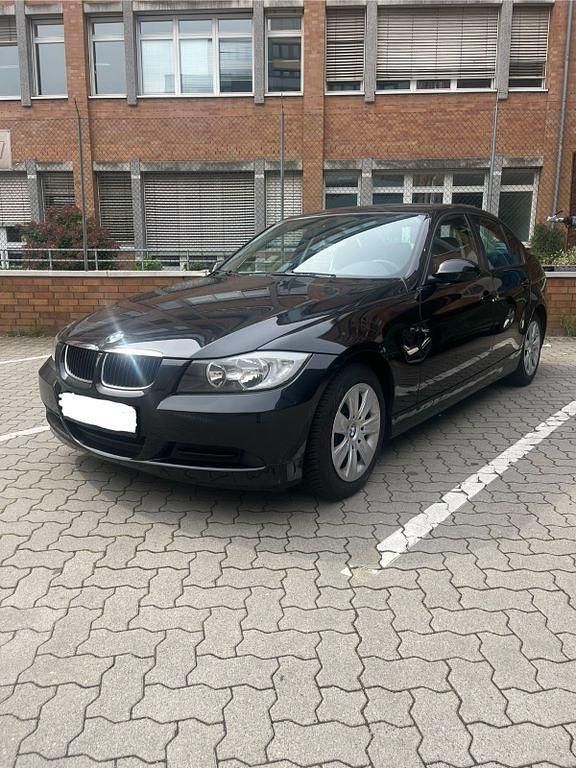 Schwarz Gebraucht 2006 BMW 318 Limousine | 2.900 € (Guter Preis) - Bild 1/4