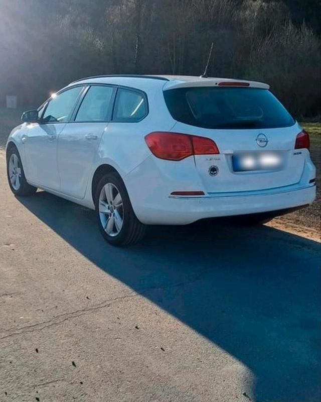 Gebraucht Opel Astra 110 PS (80 kW) 2014 Weiß Kombi