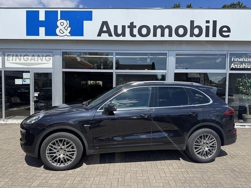 Tiefschwarzmetallic Gebraucht 2015 Porsche Cayenne SUV | 30.950 € (Fairer Preis) - Bild 1/4