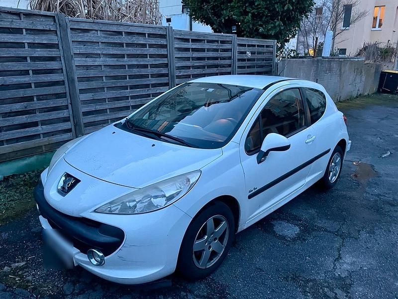 Gebraucht Peugeot 207 95 PS (69 kW) 2009 Weiß Kleinwagen
