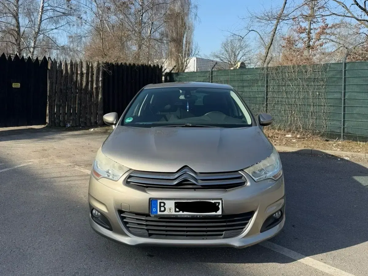 Używany Citroën C4 Tendance 120 KM (88 kW) 2012 Beżowy Sedan/Limuzyna