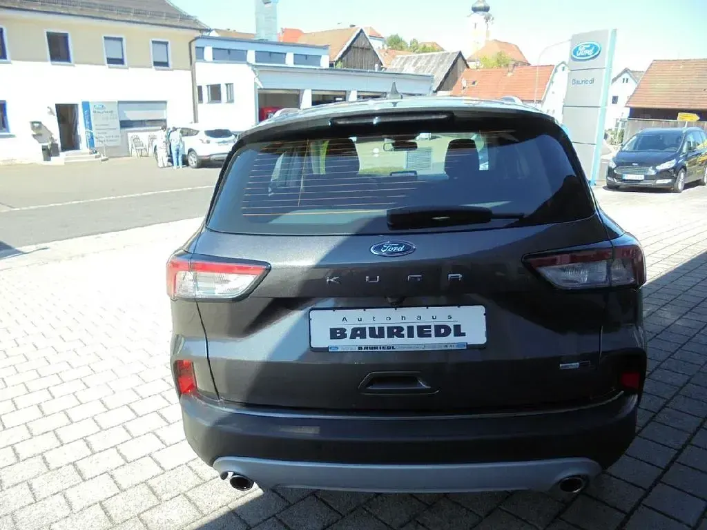 Gebraucht Ford Kuga Titanium 150 PS (110 kW) 2022 Grau SUV