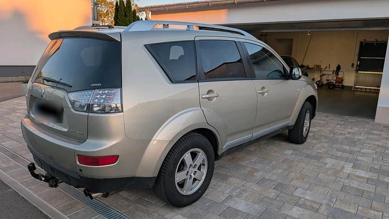 Gebraucht Mitsubishi Outlander 140 PS (102 kW) 2008 Beige SUV