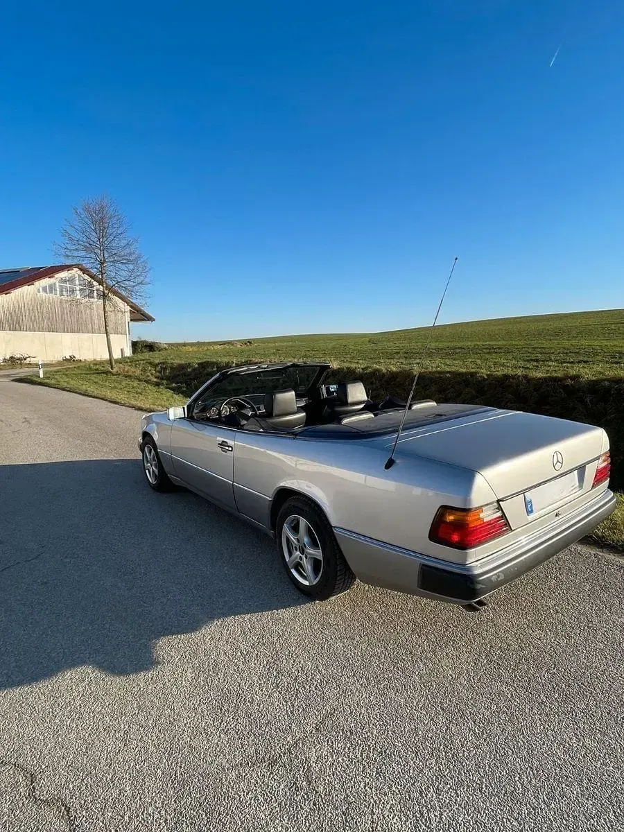 Gebraucht Mercedes E300 220 PS (161 kW) 1993 Silber Cabrio
