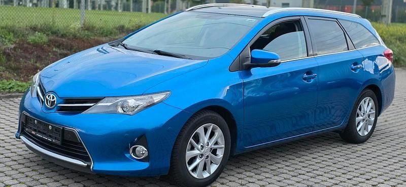 Blau Gebraucht 2014 Toyota Auris Kombi | 10.000 € (Guter Preis) - Bild 1/4
