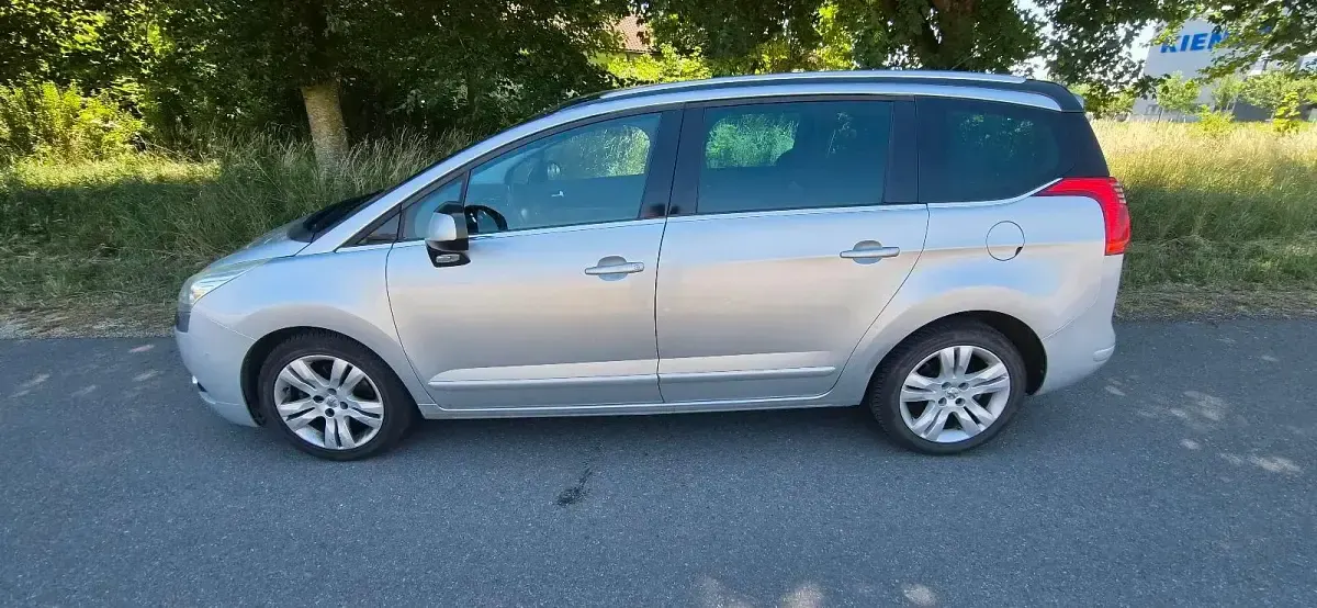 Gebraucht Peugeot 5008 163 PS (119 kW) 2012 Silber Van / Kleinbus