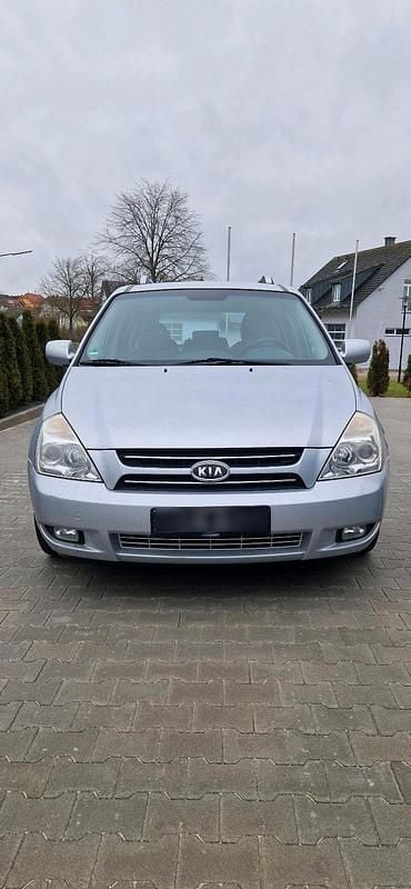 Grau Gebraucht 2025 Kia Carnival 2 Van / Kleinbus | 4.500 € (Fairer Preis) - Bild 1/4