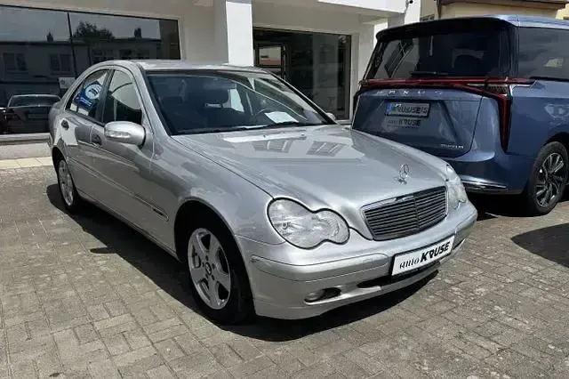 Gebraucht Mercedes C180 143 PS (105 kW) 2003 Brillantsilber  metallicl (metallic) Limousine