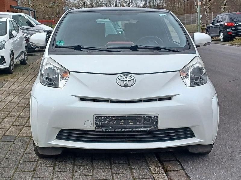 Gebraucht Toyota iQ 68 PS (50 kW) 2011 White pearl cs Kleinwagen