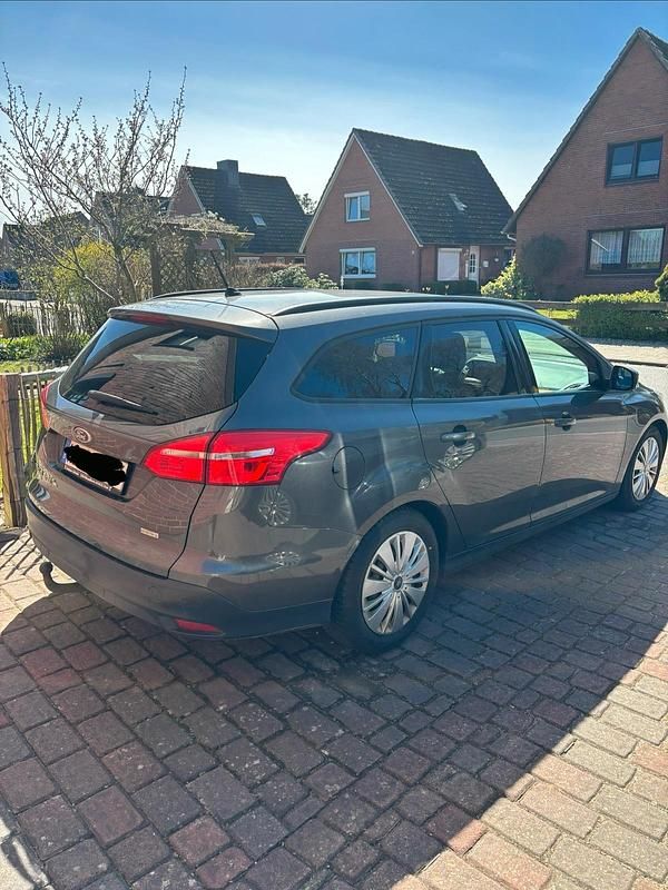 Usata Ford Focus 101 CV (74 kW) 2015 Grigio Station wagon