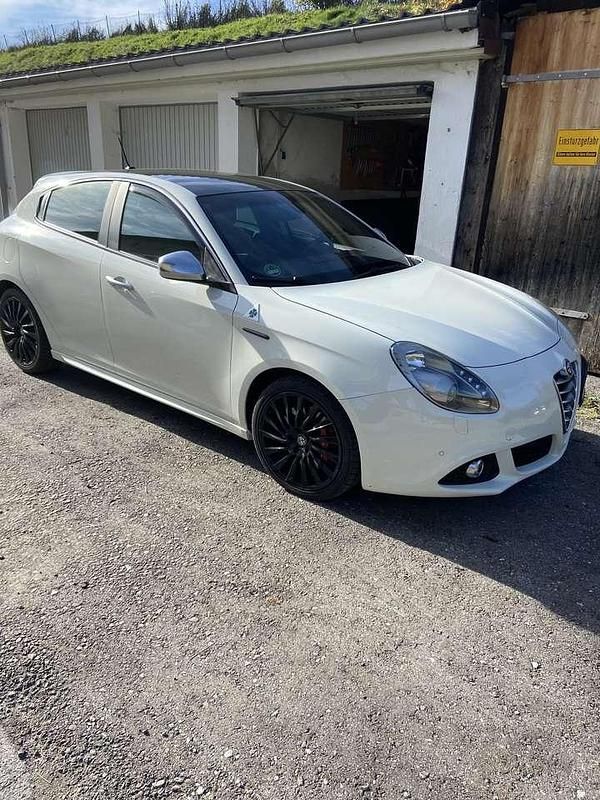 Gebraucht 2014 Alfa Romeo Giulietta Quadrifoglio Verde Limousine | 18.500 € (Etwas zu teuer) - Bild 1/4