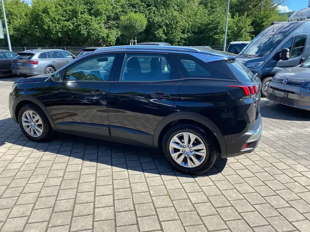 Gebraucht Peugeot 3008 Active 131 PS (96 kW) 2016 Lackierung schwarz perla nera SUV