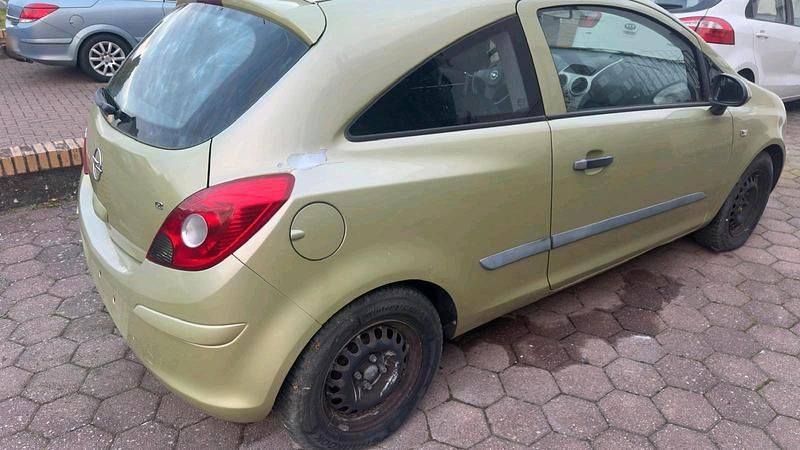 Gebraucht Opel Corsa 80 PS (58 kW) 2007 Grün Kleinwagen
