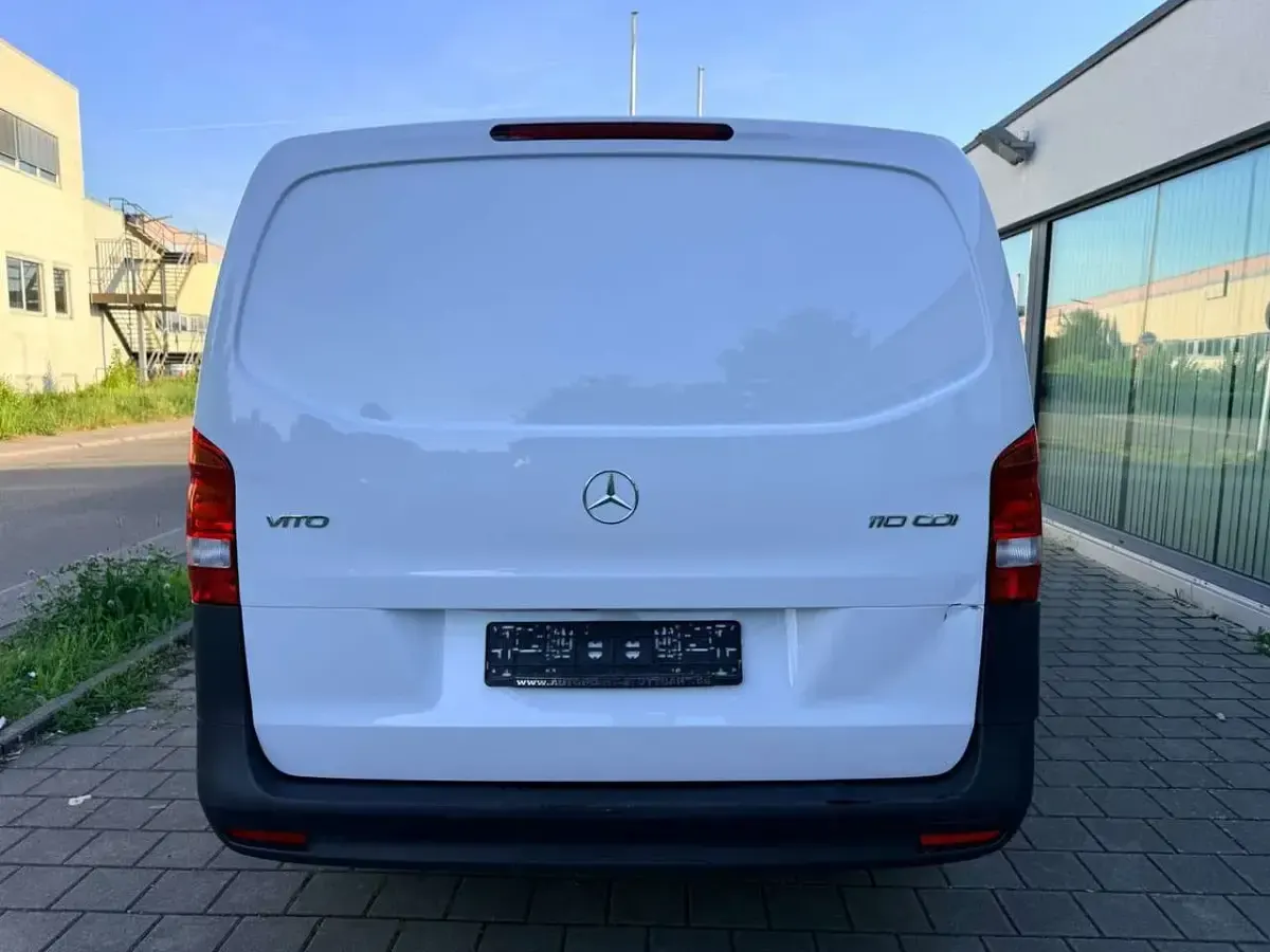 Second-hand Mercedes Vito 102 CP (75 kW) 2025 Alb Van