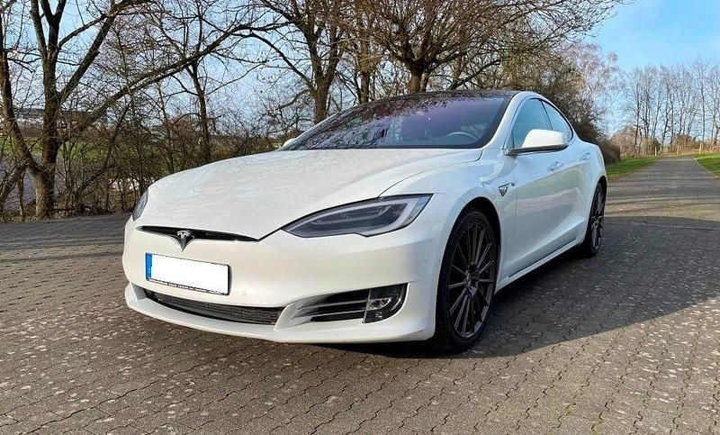 Gebraucht Tesla Model S Standard Range 386 kW (525 PS) 2020 Weiß Kleinwagen