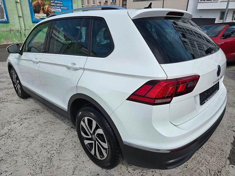 Gebraucht VW Tiguan Active 150 PS (110 kW) 2022 Weiß SUV