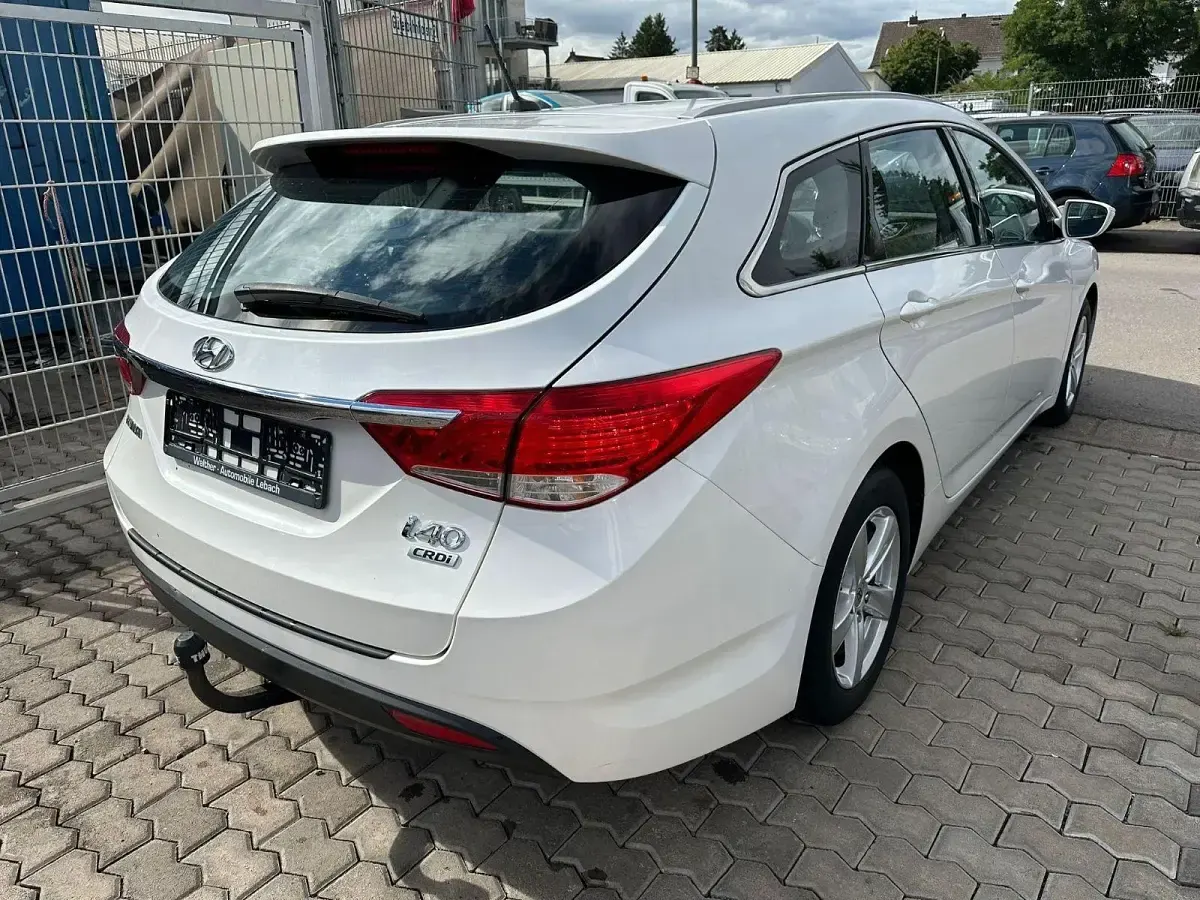 Gebraucht Hyundai i40 Edition 136 PS (100 kW) 2015 Weiß Kombi