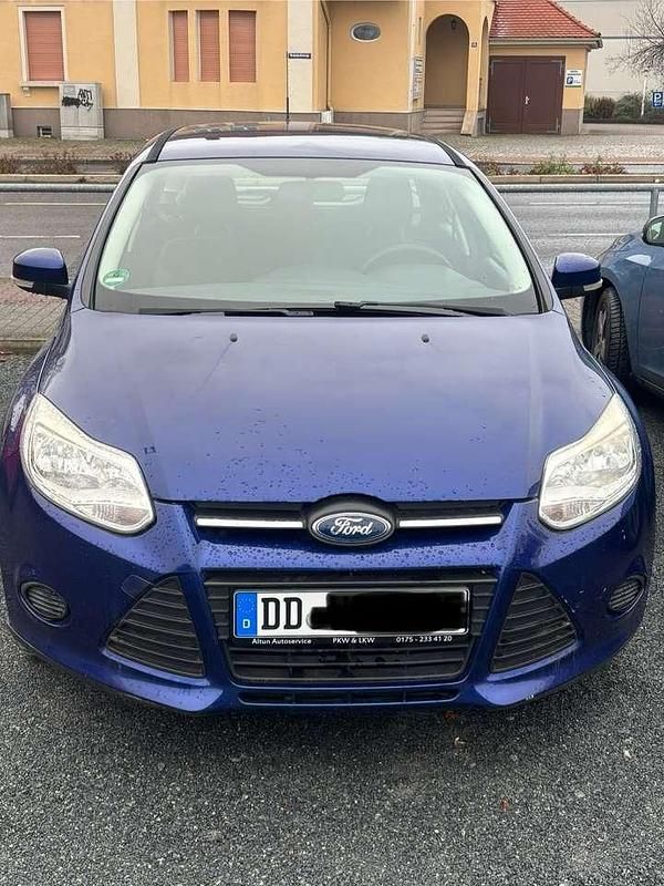 Gebraucht Ford Focus Trend 101 PS (74 kW) 2014 Blau Kombi