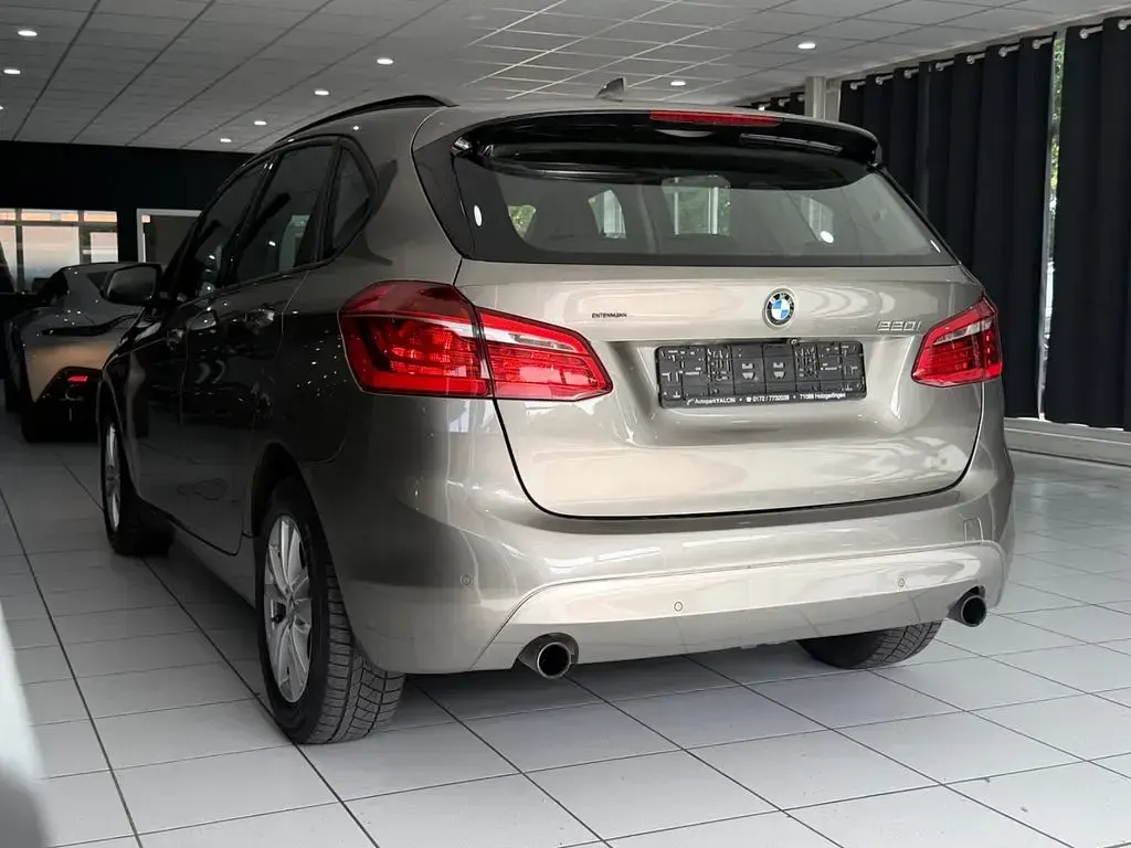 Gebraucht BMW 220 Active Tourer Sport Line 192 PS (141 kW) 2015 Silber Van / Kleinbus