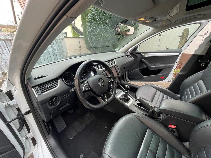 Gebraucht Skoda Octavia Style 150 PS (110 kW) 2015 Weiß Kleinwagen