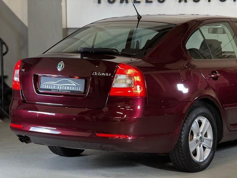 Gebraucht Skoda Octavia 122 PS (89 kW) 2010 Rot Limousine