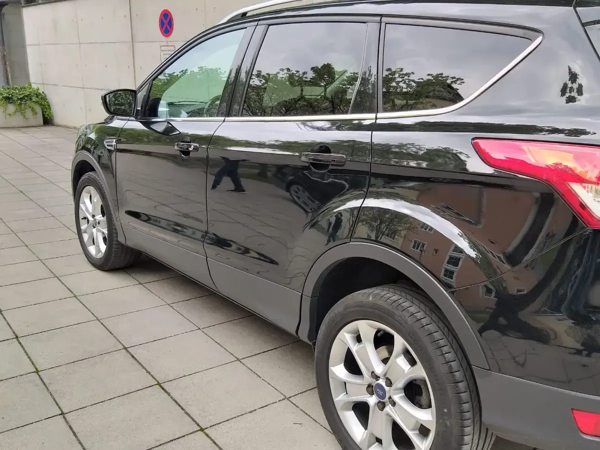 Gebraucht Ford Kuga 103 PS (75 kW) 2014 Schwarz SUV