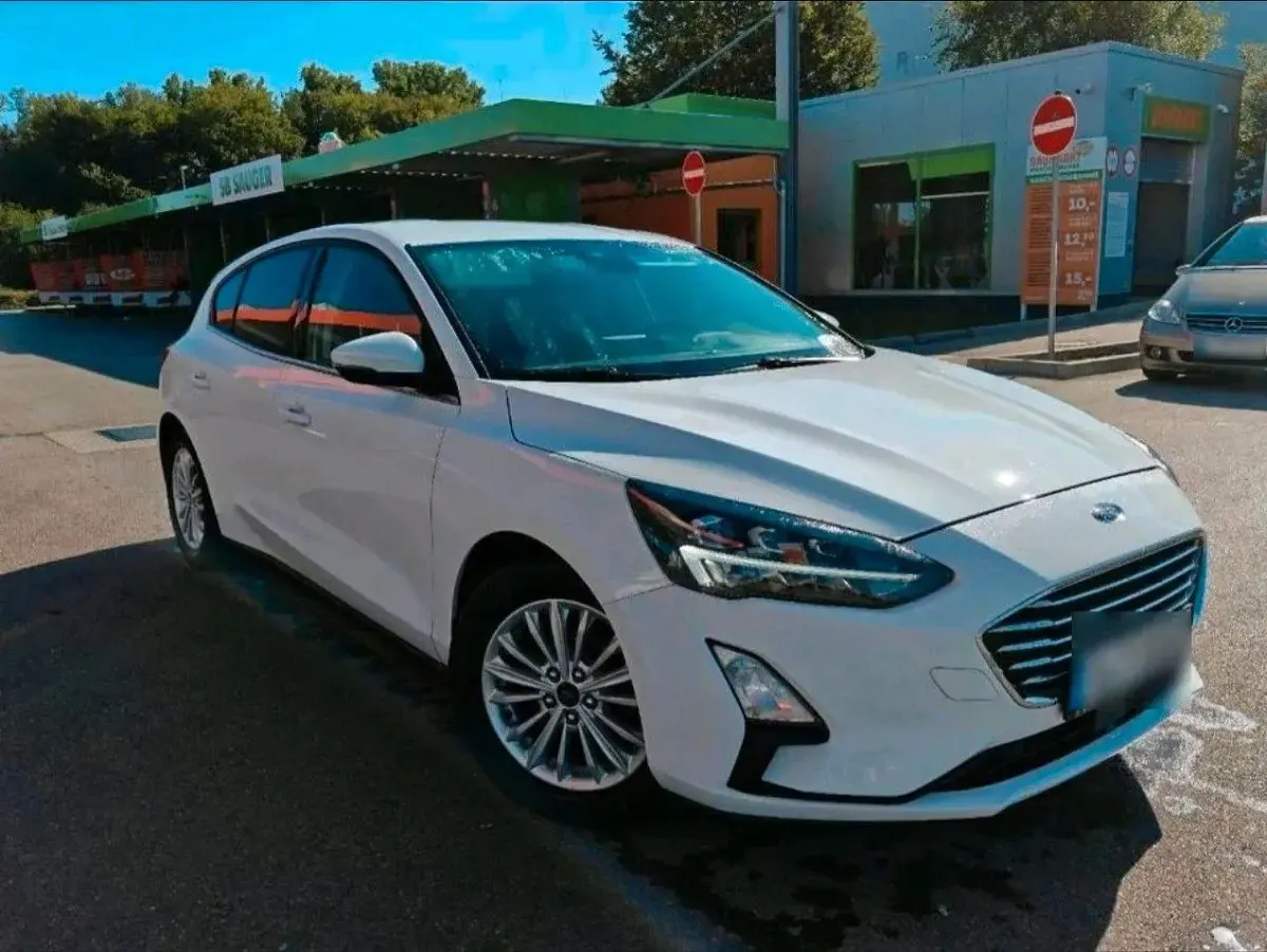 Gebraucht Ford Focus Titanium 155 PS (114 kW) 2020 Weiß Limousine