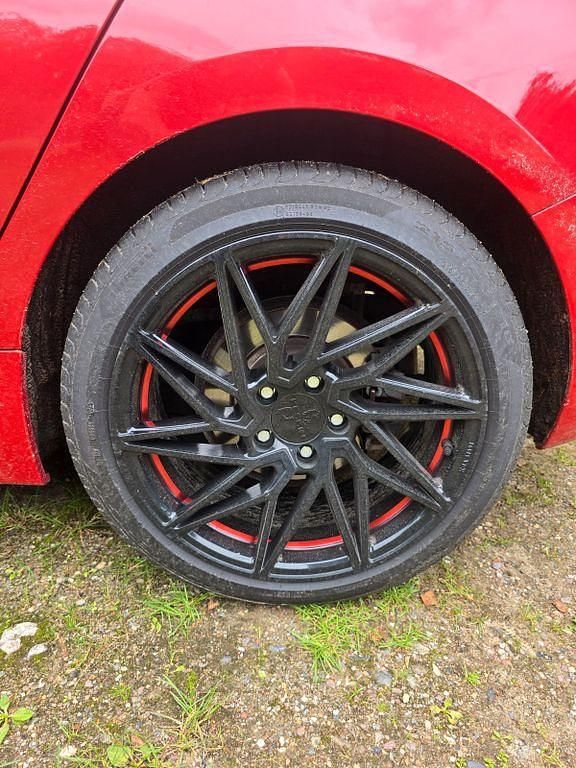Rot Gebraucht 2021 BMW 118 Advantage Kleinwagen | 16.700 € (Guter Preis) - Bild 1/4