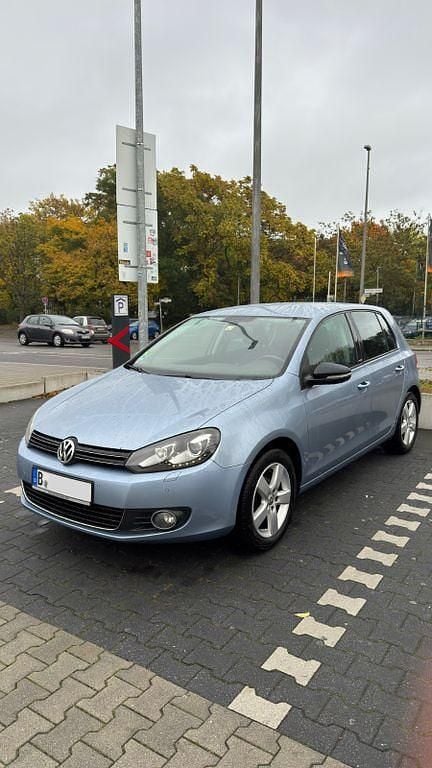 Blau Gebraucht 2011 VW Golf VI Style Limousine | 5.490 € (Guter Preis) - Bild 1/4