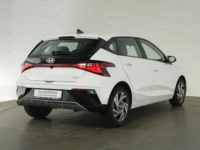 Gebraucht Hyundai i20 Trend 101 PS (74 kW) 2025 Weiss Kleinwagen
