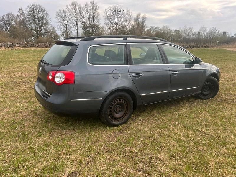 Gebraucht VW Passat 140 PS (102 kW) 2010 Grau Kombi