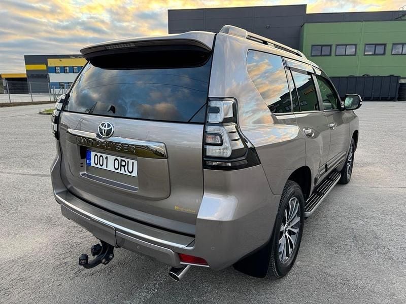 Gebraucht Toyota Land Cruiser Executive 204 PS (150 kW) 2022 Beige SUV