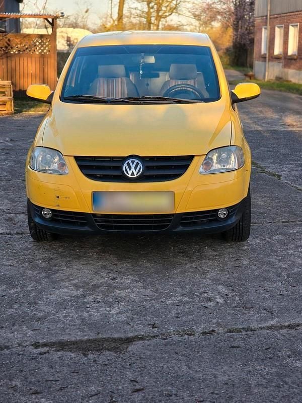 Second-hand VW Fox 75 CP (55 kW) 2005 Galben Hatchback
