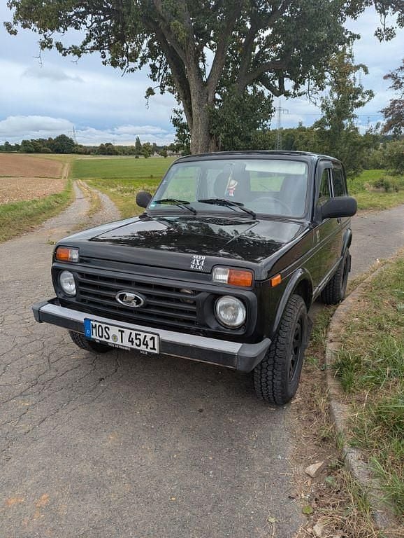 Schwarz Gebraucht 2017 Lada Taiga SUV | 9.000 € (Fairer Preis) - Bild 1/4