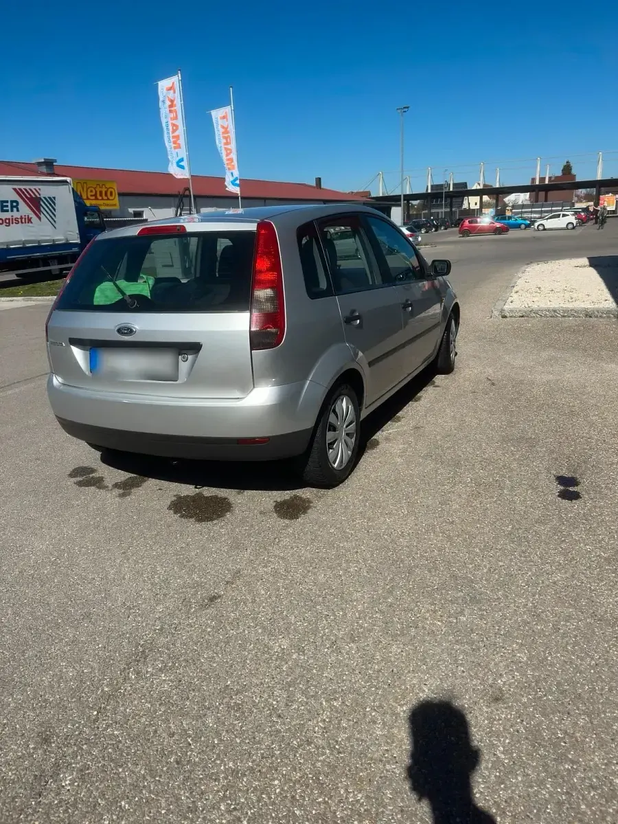 Gebraucht Ford Fiesta 68 PS (50 kW) 2005 Silber Kleinwagen