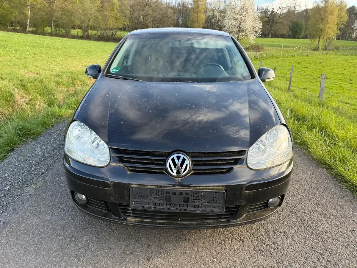 Second-hand VW Golf V 101 CP (74 kW) 2007 Negru Berlinǎ