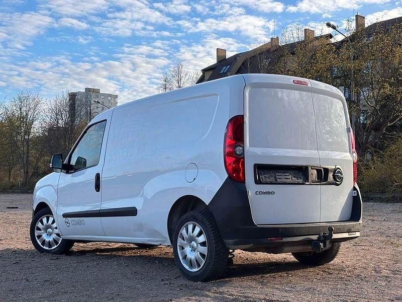 Second-hand Opel Combo Edition 120 CP (88 kW) 2018 Alb Monovolum
