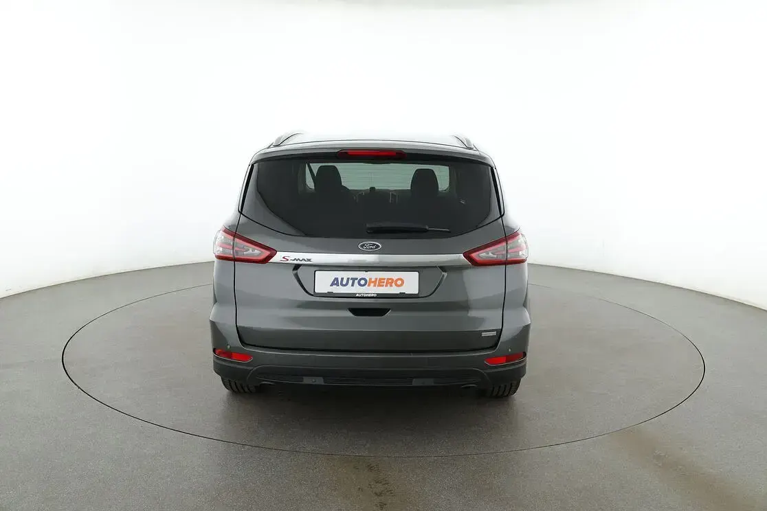 Używany Ford S-MAX Titanium 165 KM (121 kW) 2018 Szary Minivan