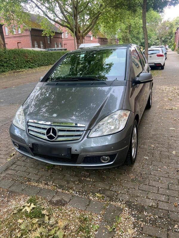 Grau Gebraucht 2010 Mercedes A160 Limousine | 5.000 € (Guter Preis) - Bild 1/4