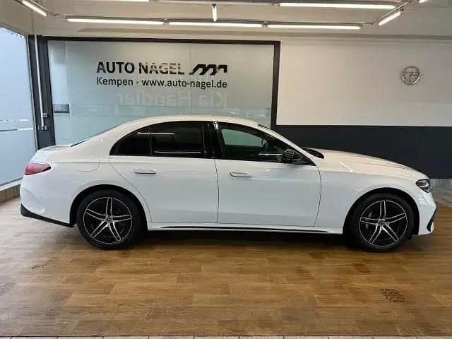 Gebraucht Mercedes E300 AMG 313 PS (230 kW) 2024 Weiß Limousine