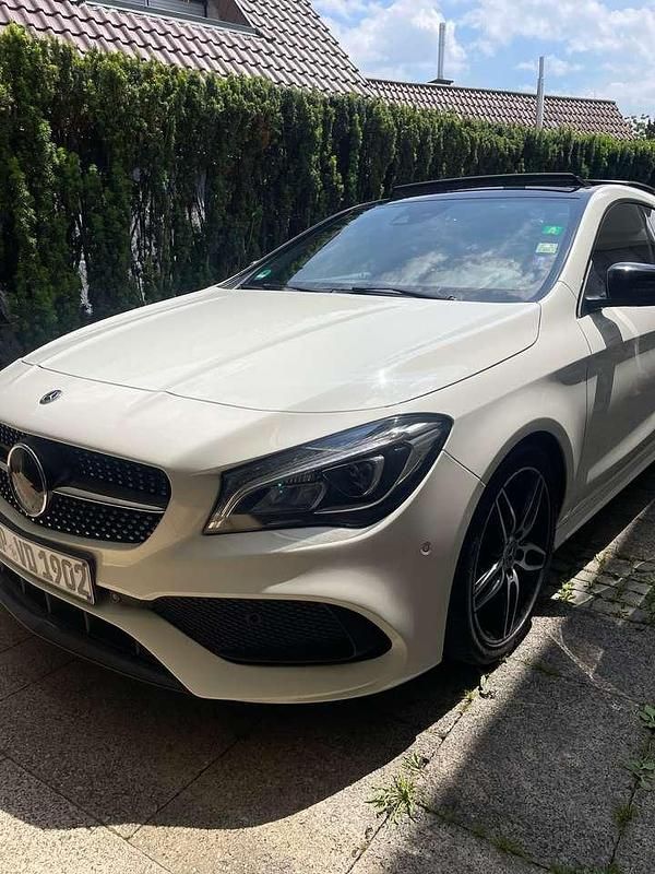 Gebraucht 2017 Mercedes CLA220 Shooting Brake AMG line Kombi | 21.900 € (Teuer) - Bild 1/4