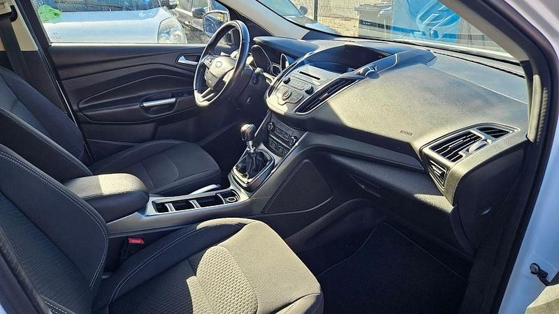 Gebraucht Ford Kuga Trend 120 PS (88 kW) 2017 Weiß SUV