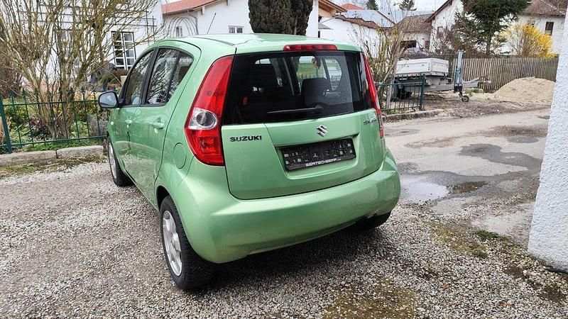 Usado Suzuki Splash Basic 65 HP (47 kW) 2008 Verde Citadino