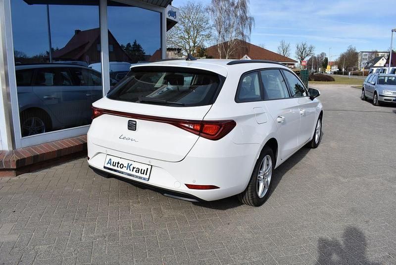 Gebraucht Seat Leon Style 150 PS (110 kW) 2022 Candy white Kombi