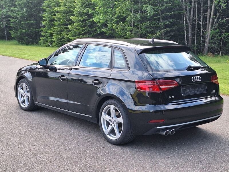 Schwarz Gebraucht 2016 Audi A3 Sportback Design Limousine | 19.300 € (Teuer) - Bild 1/4