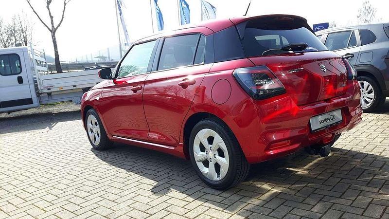 Gebraucht Suzuki Swift Comfort 83 PS (61 kW) 2025 Burning red pearl Kleinwagen
