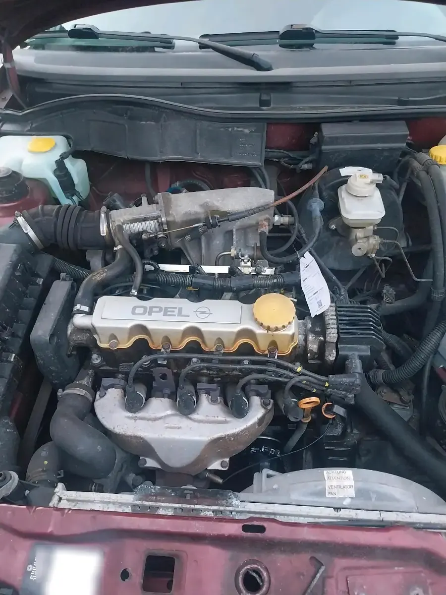 Gebraucht Opel Astra 101 PS (74 kW) 1995 Rot Limousine